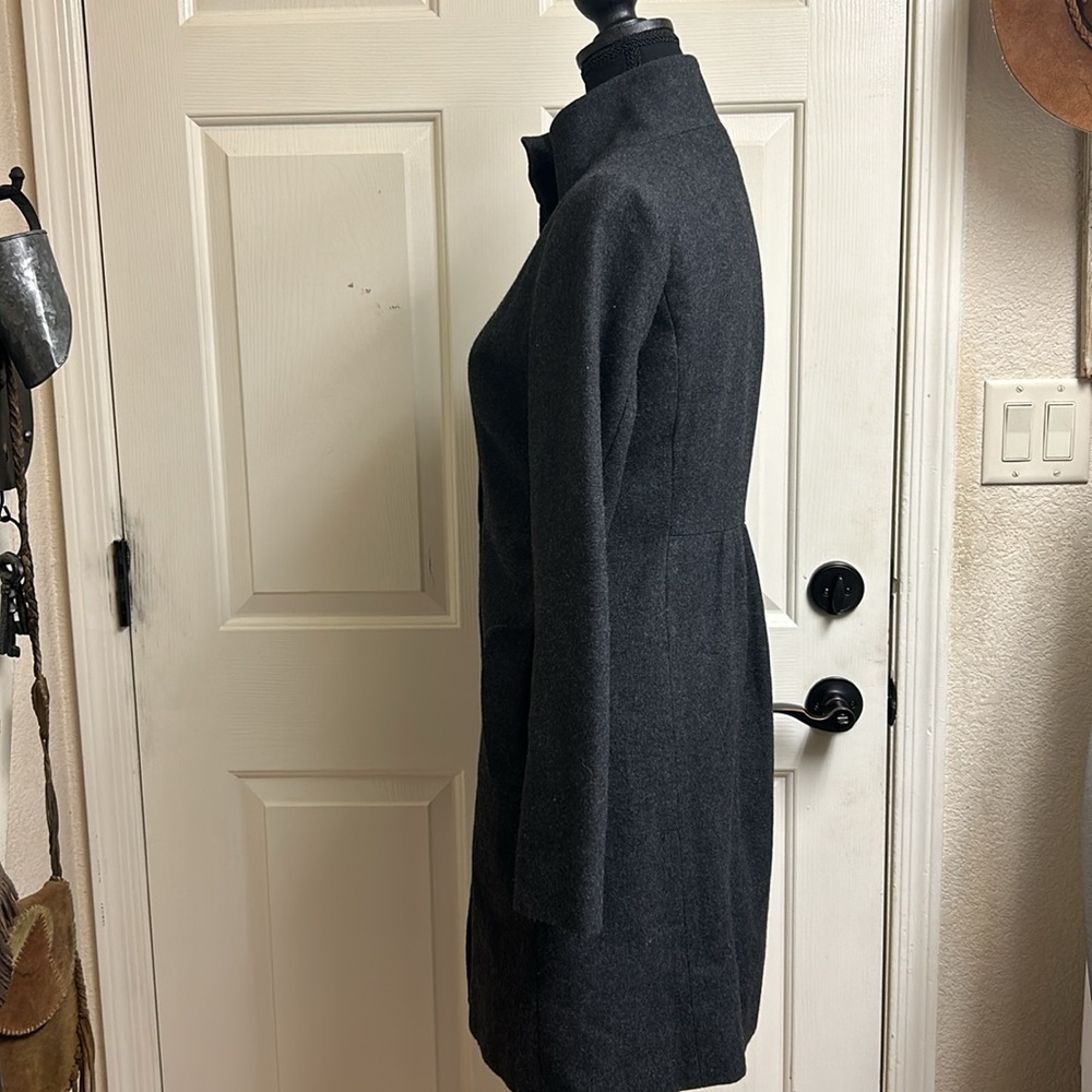 Love 21 Gray Black XS Coat , 52% Woo, 33% Polyester, 7% Rayon, 4% Acrylic - Picture 8 of 9